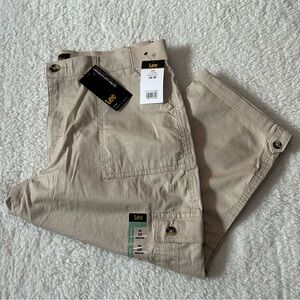 Lee Women’s Capris Mid Rise 16M Pioneer Beige NWT
